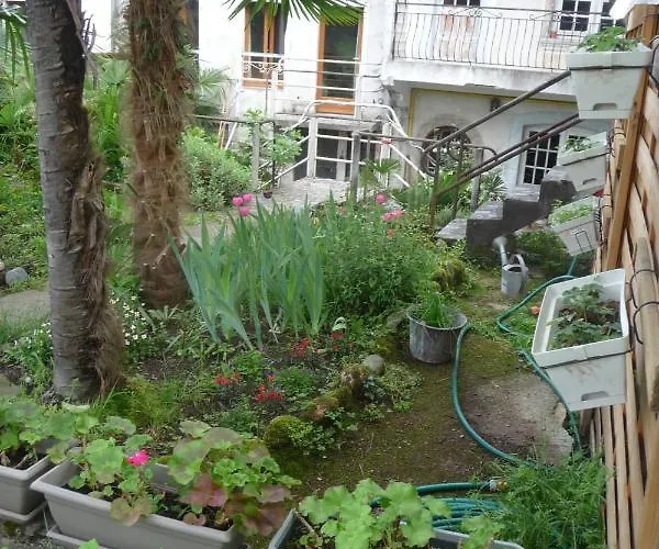 D'hotes L'oustal Bed and Breakfast *